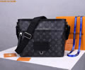 Louis Vuitton Besace Zippee men Bag LV